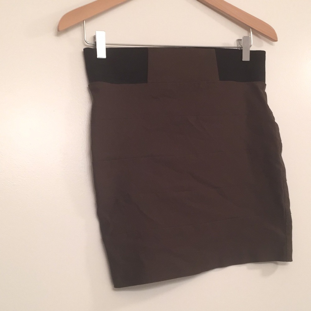 Urban Behavior skirt size Lg (brownish/green)